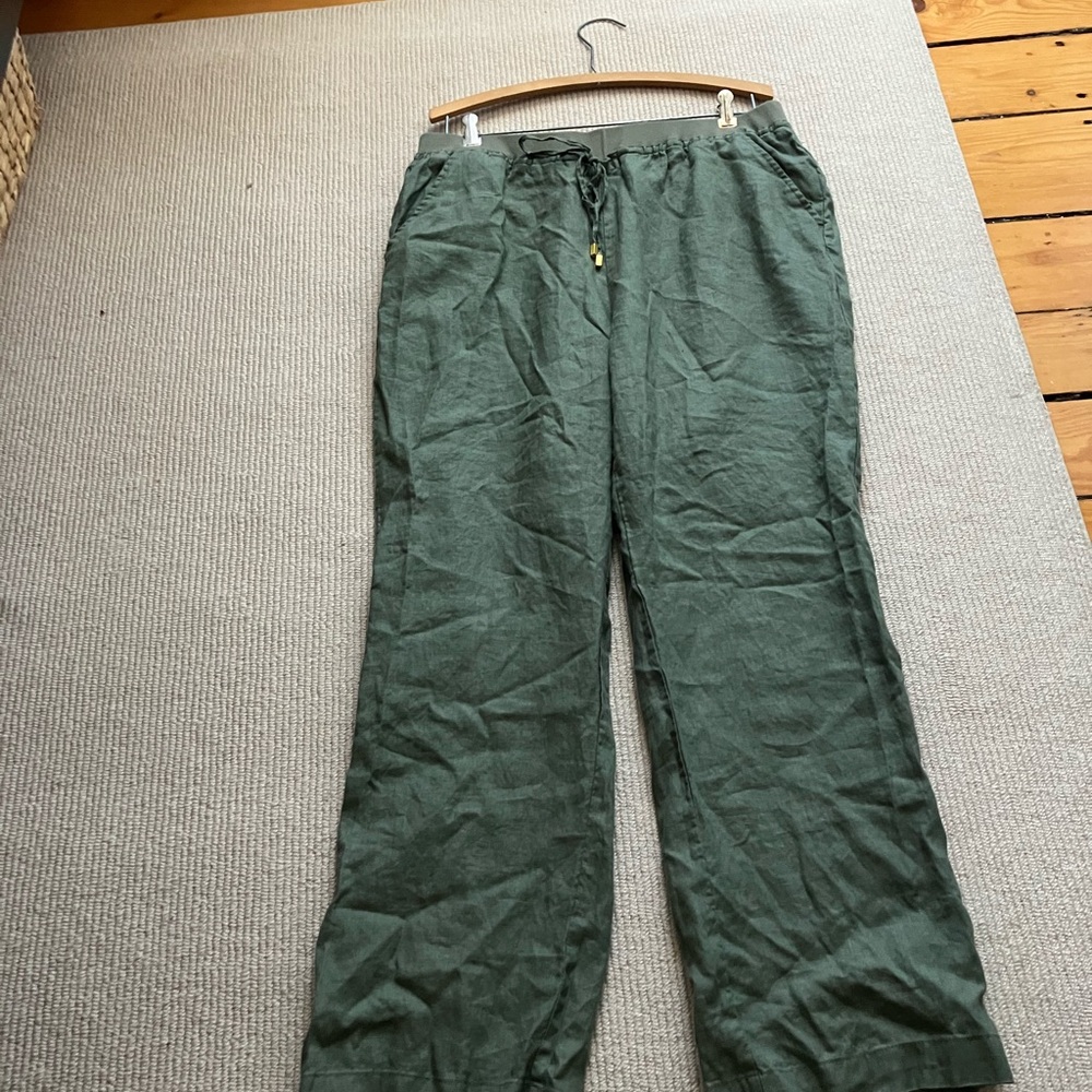 Ellen Tracy Olive Green Straight-Leg Pants